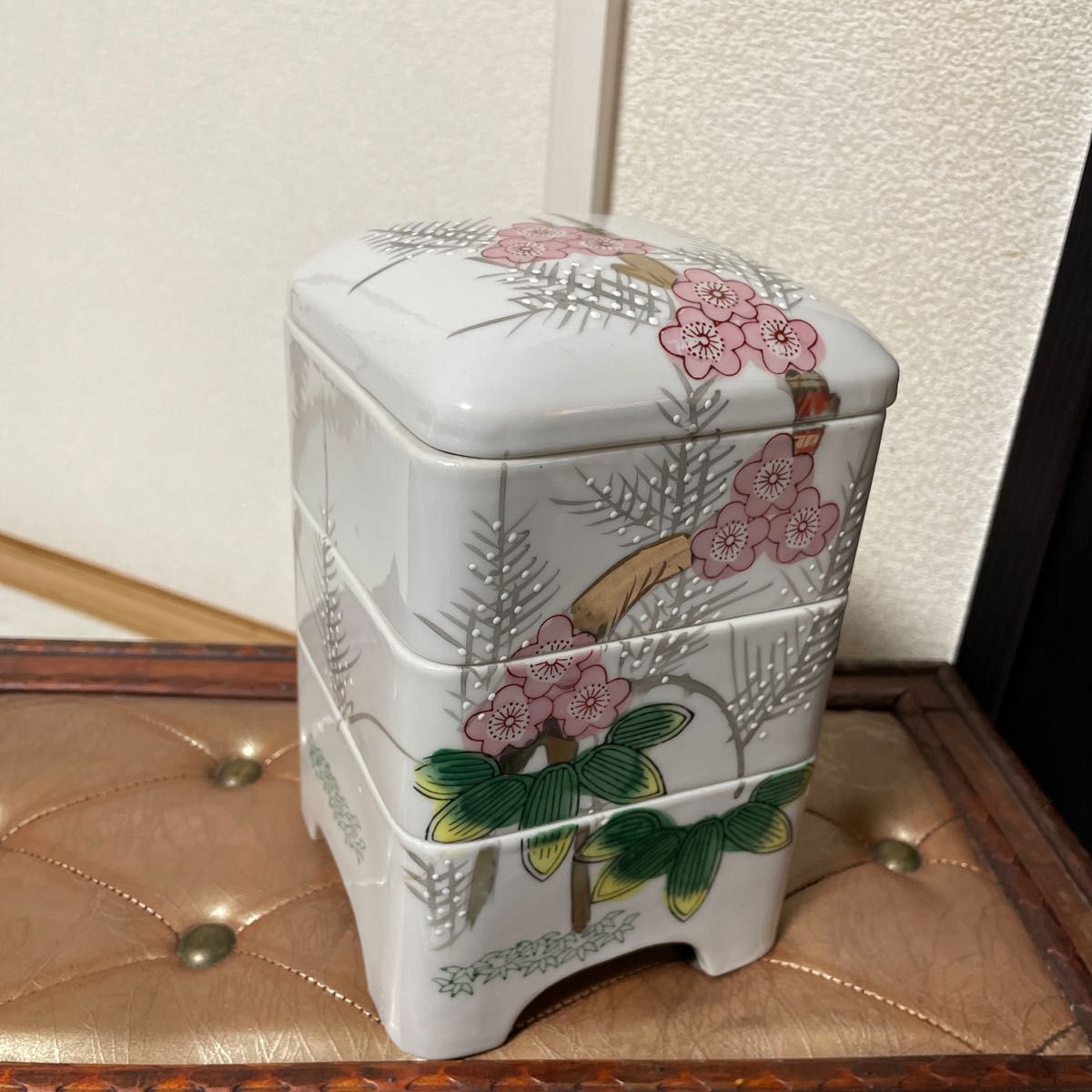陶器三段重 松月銘 昭和レトロ 縦横12cm 3段重ねて高さ19cm 笹 梅 骨董
