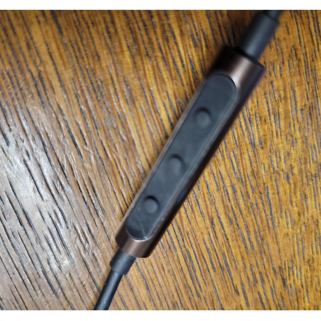 美品 箱付き B&O EARSET ワイヤレスイヤホン 美品 箱付き B&O EARSET